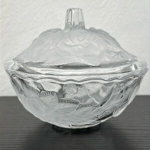 STUDIO NOVA Home Beautiful Winter Rose Original Design Crystal Lidded Dish